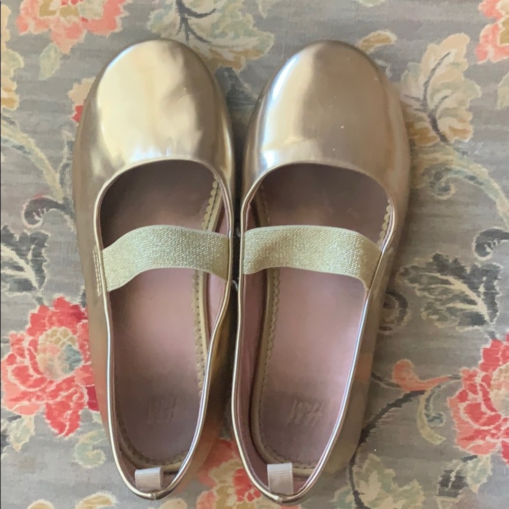 Girls gold flat